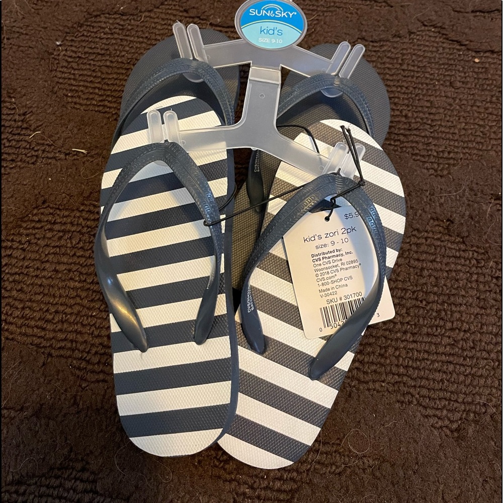 NWT 🔖 Sun☀️ & Sky🌌 Flip Flops🩴Sz 9-10